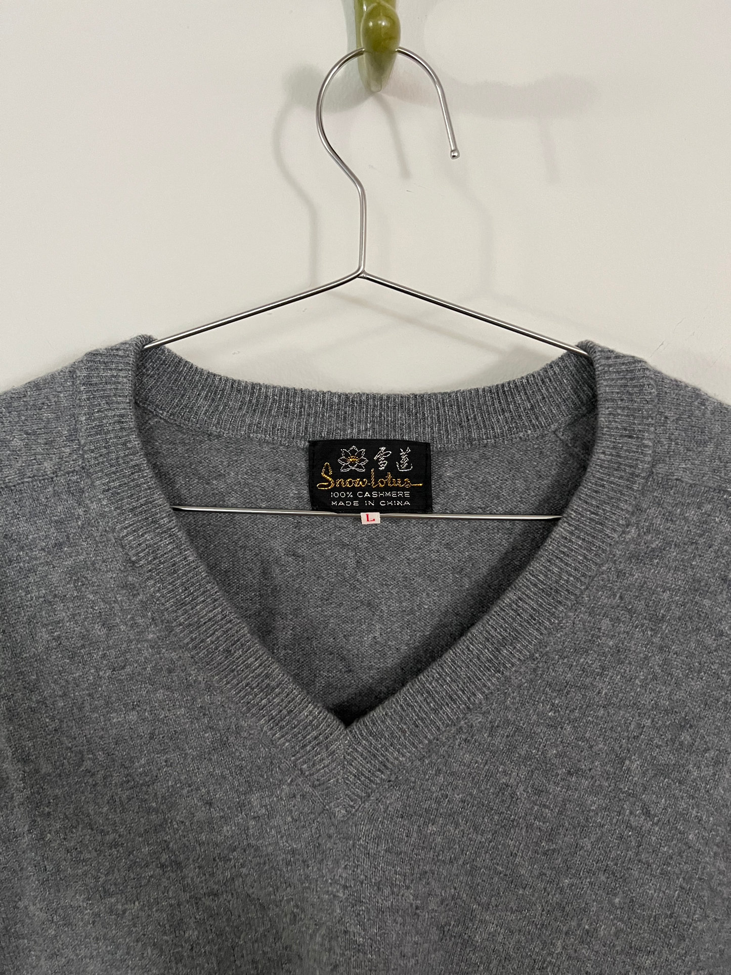 80s Snow Lotus gray cashmere v-neck sweater