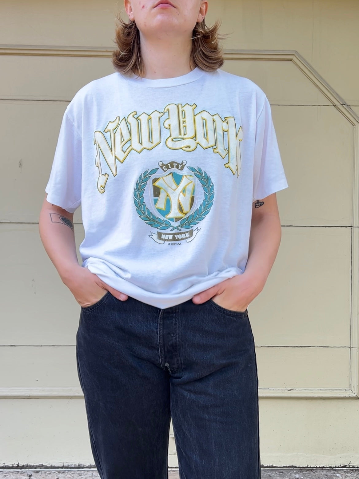 80s white New York City crest tee