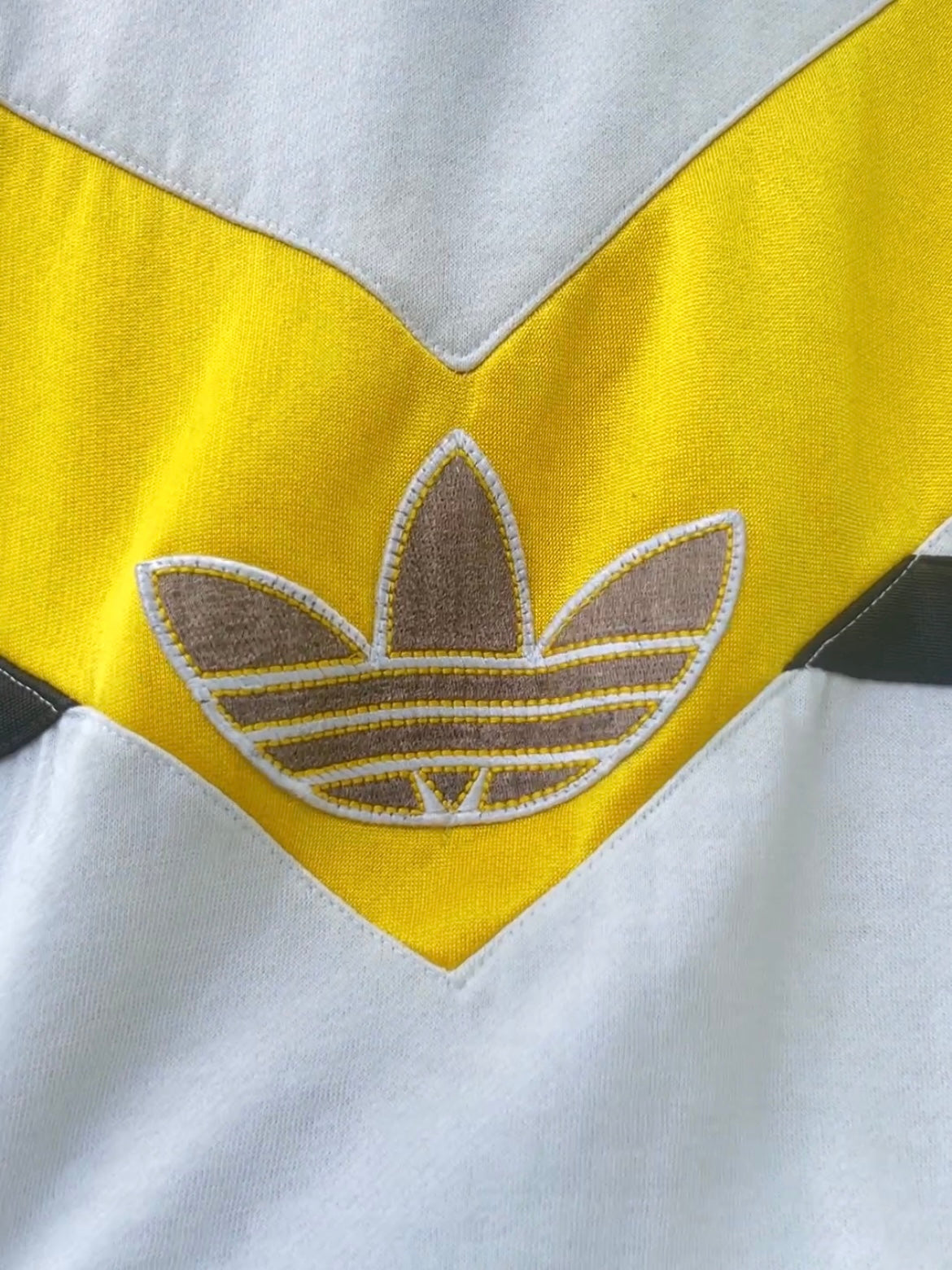 90s Adidas trefoil v-neck sportswear sweatshirt